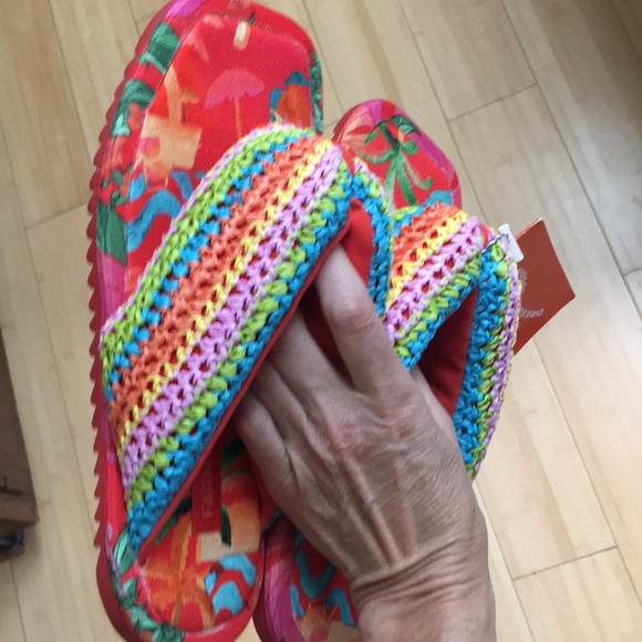 Farm Rio raffia flip flops 🦜 - Picture 7 of 11